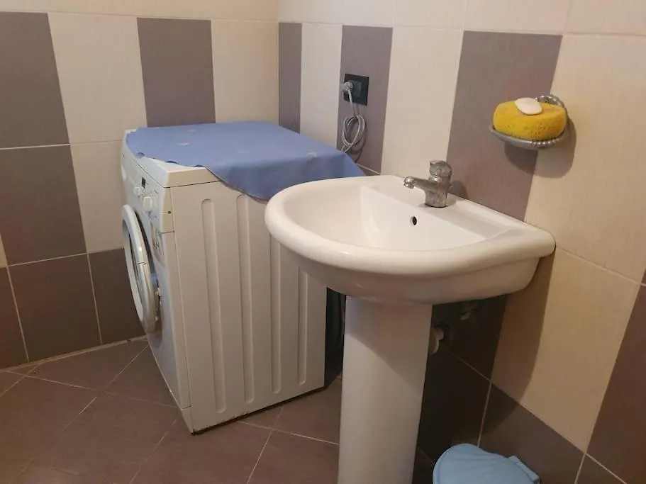 Apartment 2 Bedroom 15 Min By Bus To Center Tirana